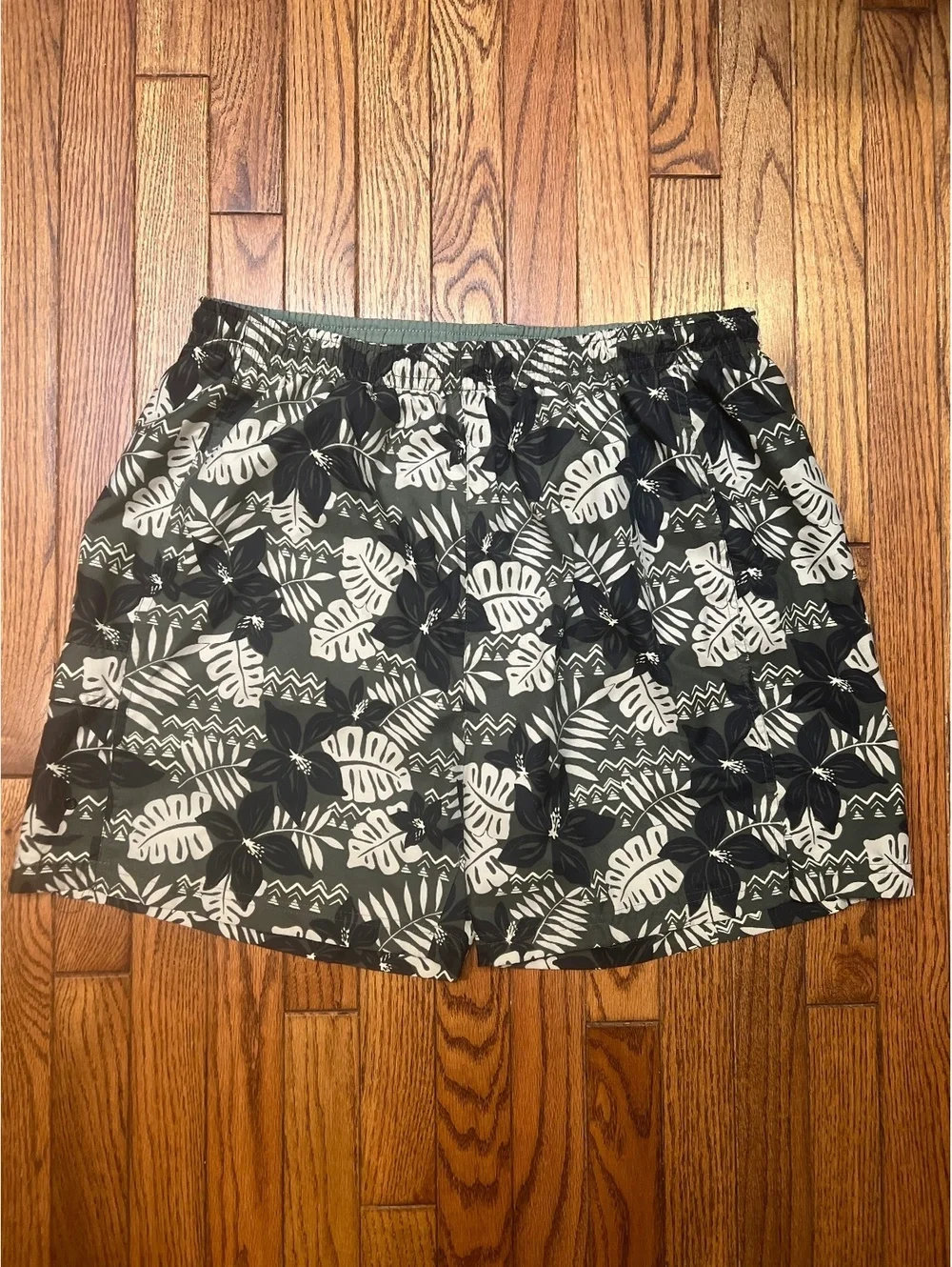 Newport Blue XL Men's Black and White Floral Swim Shorts